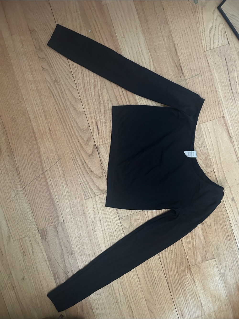 ALO Black Long-Sleeve Crop Top